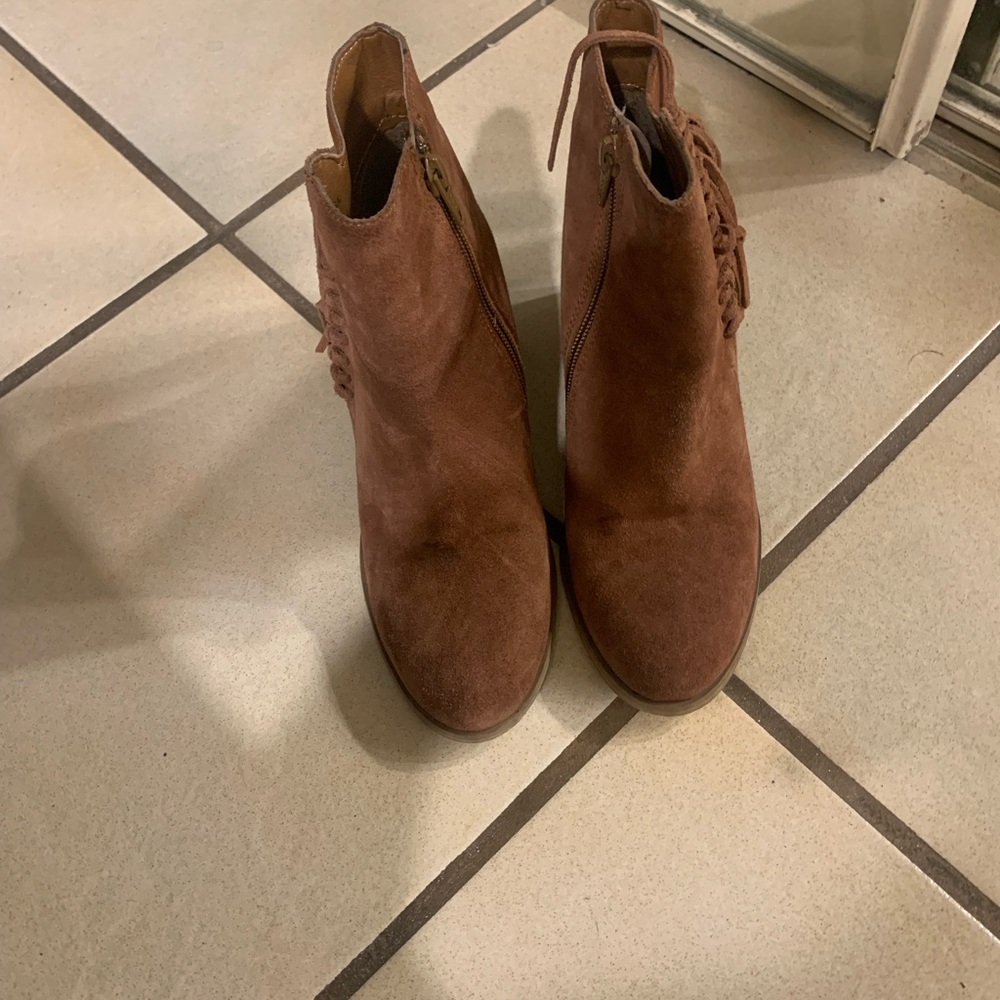 Reaction Kenneth Cole Suede Ankle Booties in Chestnut Brown